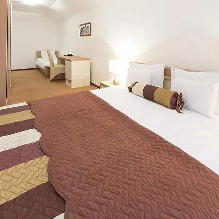 Hotel Garni Family 3*