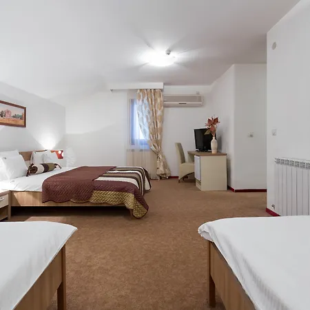 Hotel Garni Family 3*